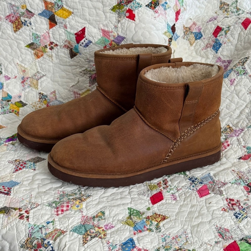 UGG Australia Classic Mini Leather Boots Chestnut Brown Shearling Lined Mens 11